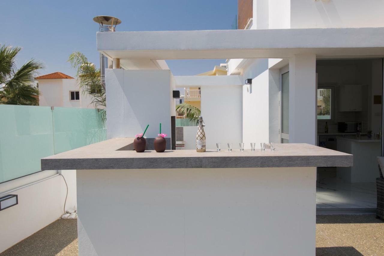 Villa Lynn Boutique Beachfront Aya Napa Dış mekan fotoğraf
