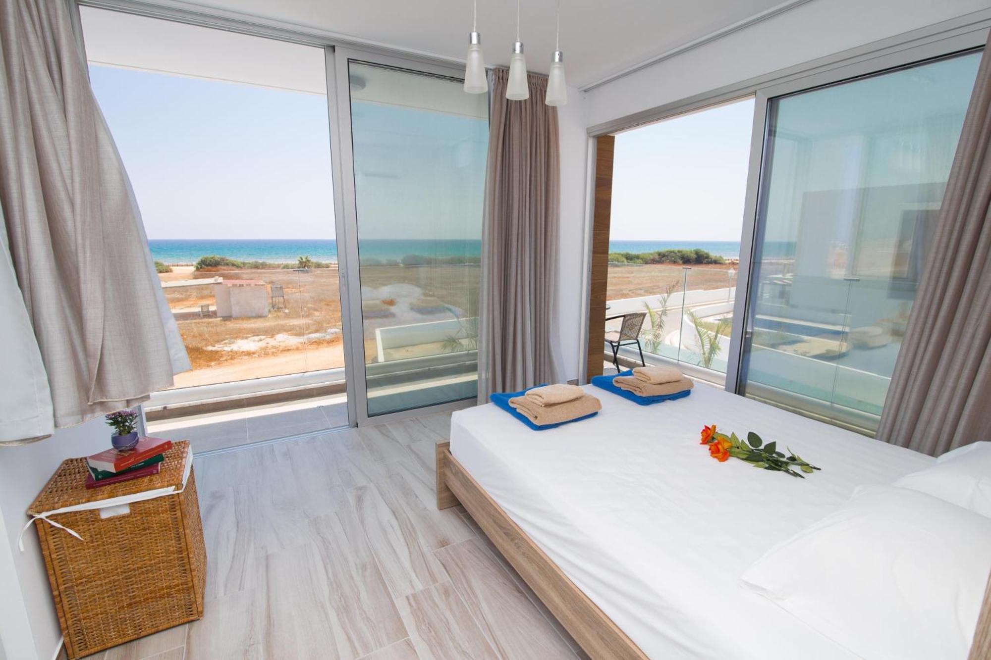 Villa Lynn Boutique Beachfront Aya Napa Dış mekan fotoğraf