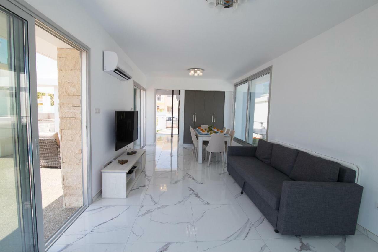 Villa Lynn Boutique Beachfront Aya Napa Dış mekan fotoğraf