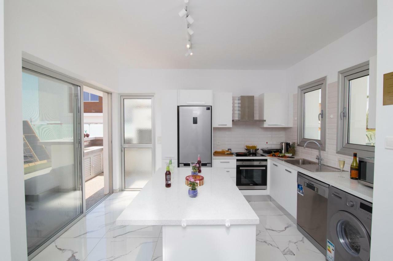 Villa Lynn Boutique Beachfront Aya Napa Dış mekan fotoğraf
