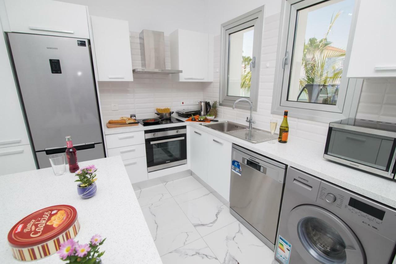 Villa Lynn Boutique Beachfront Aya Napa Dış mekan fotoğraf