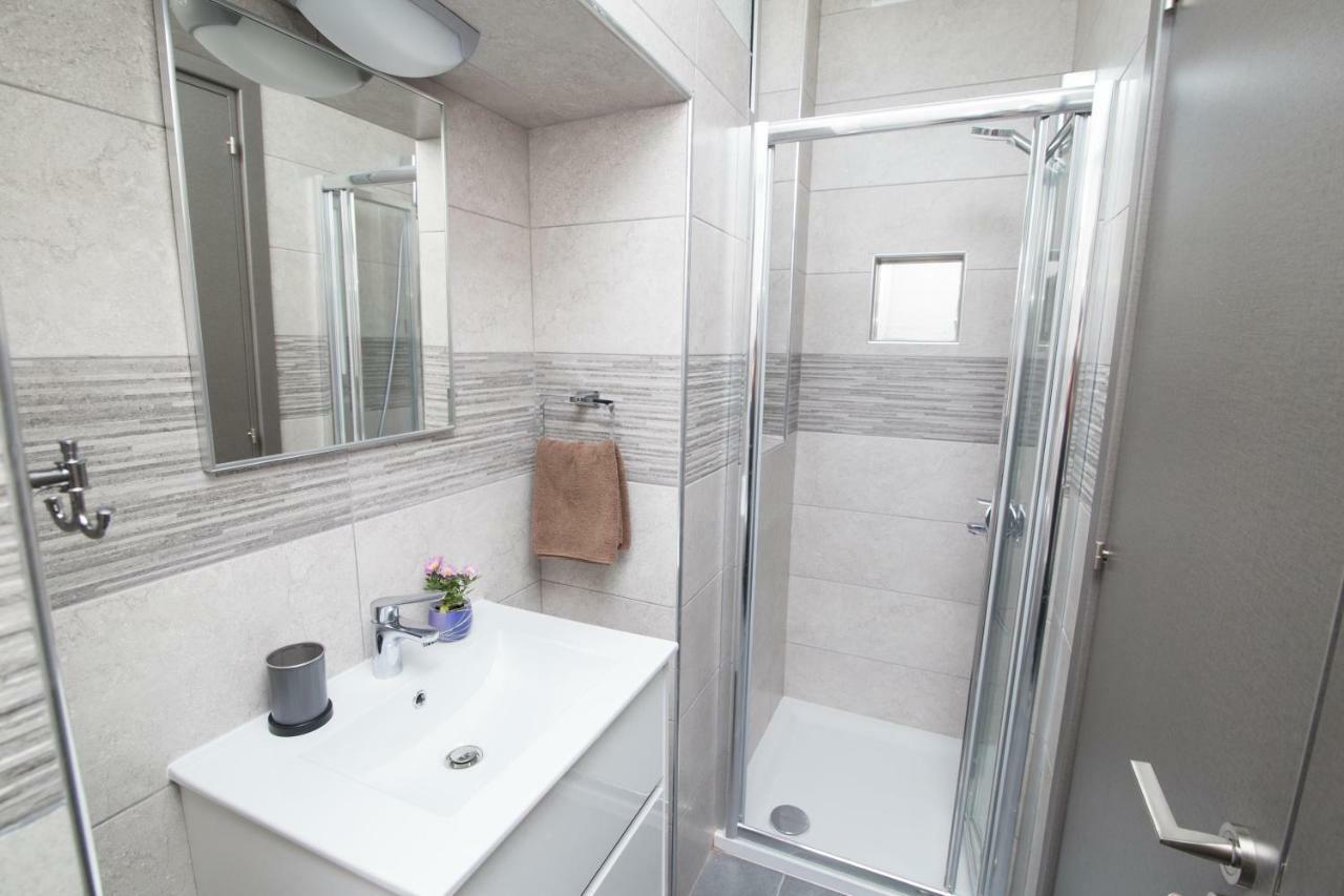 Villa Lynn Boutique Beachfront Aya Napa Dış mekan fotoğraf