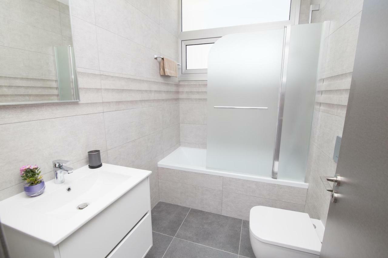 Villa Lynn Boutique Beachfront Aya Napa Dış mekan fotoğraf
